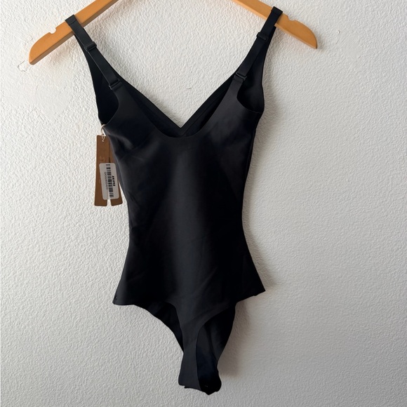 SKIMS BODY UNLINED PLUNGE BODYSUIT BD-THG-9105 Sz XS Shapewear Black Onyx 0055 - Picture 3 of 5